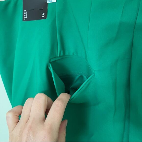 Torrid Women’s NWT’s Plus Size 3.5 Inch Pull-On High-Rise Asymmetrical Skort 5X - Picture 7 of 11